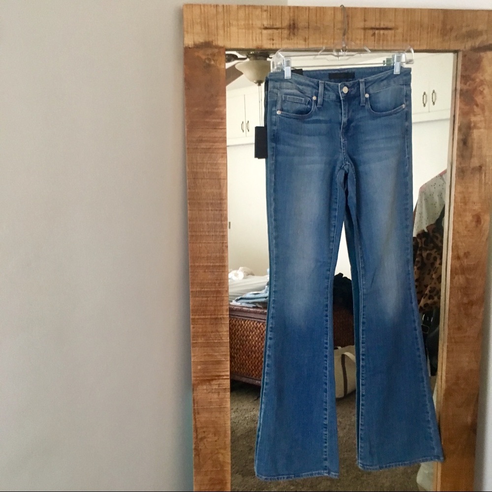 NWT Genetic Fit & Flare Jeans